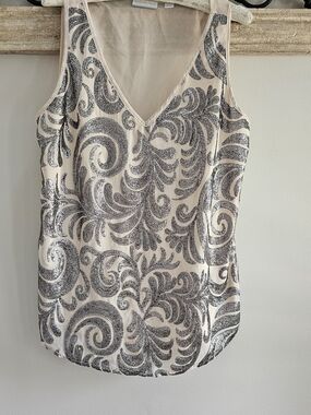 New York & Company Silver Scroll Print V-Neck Camisole on Cream